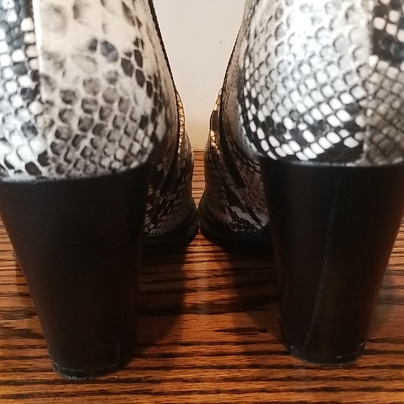 LAST CHANCE! Snakeskin Print Ankle Boots - Picture 10 of 14